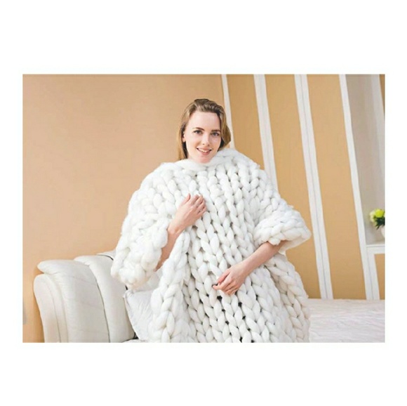 Bulky Chunky Giant Knit Throw Hand-Made Blanket - Picture 5 of 5